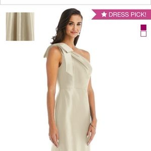 ALFRED SUNG
D794 bridesmaids dress in champagne with bow